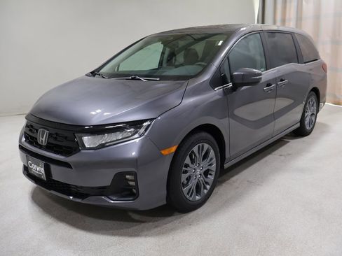 New 2026 Honda Odyssey Touring image 3