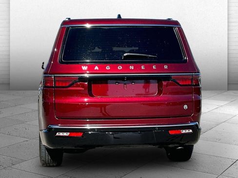 Used 2024 Jeep Wagoneer 4WD w/ Premium Group I image 3