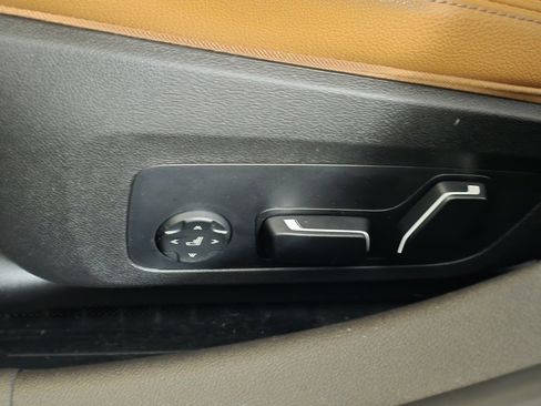 Used 2025 BMW 330i xDrive Sedan w/ Premium Package image 13