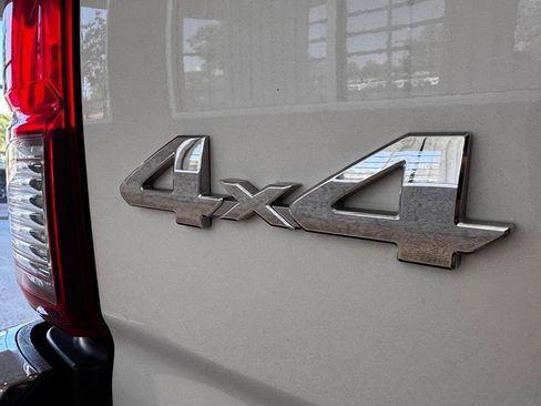 Used 2021 Toyota Tacoma SR5 AWD/4WD image 8