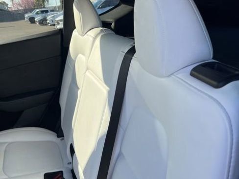 Used 2023 Tesla Model Y Performance image 9