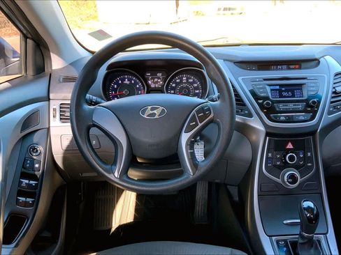 Used 2016 Hyundai Elantra SE image 6