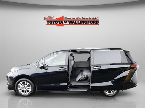 Certified 2024 Toyota Sienna Limited image 3