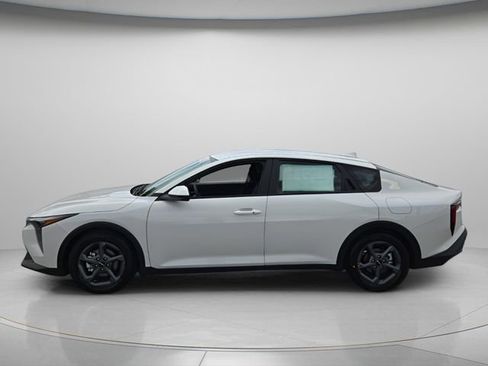 New 2025 Kia K4 LXS FWD image 2