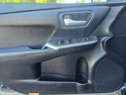 Used 2016 Toyota Camry SE w/ Moonroof Package FWD image 24