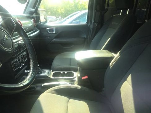Used 2018 Jeep Wrangler Unlimited Sahara w/ Cold Weather Group AWD/4WD image 14