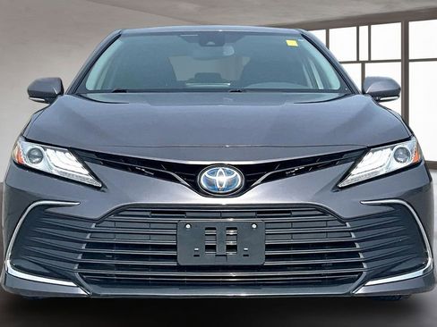 Used 2022 Toyota Camry XLE w/ Cold Weather Package FWD image 2
