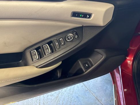 Used 2018 Honda Accord Touring image 19