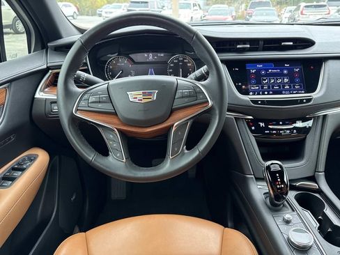 Certified 2022 Cadillac XT5 Premium Luxury image 17
