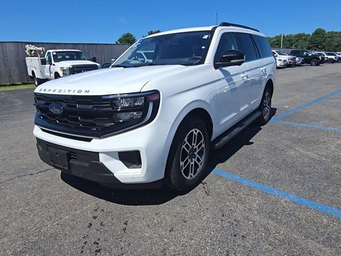 Used 2025 Ford Expedition Active AWD/4WD image 15