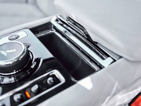 Used 2024 Rolls-Royce Cullinan AWD/4WD image 84