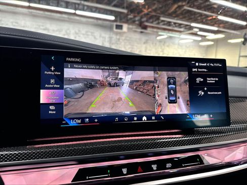 Used 2023 BMW i7 xDrive60 AWD/4WD image 23