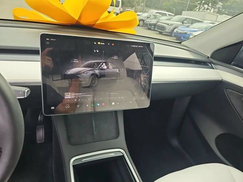 Used 2022 Tesla Model Y Long Range AWD/4WD image 13