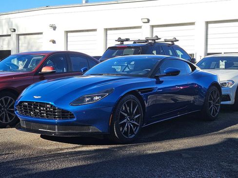 Used 2020 Aston Martin DB11 Coupe image 4