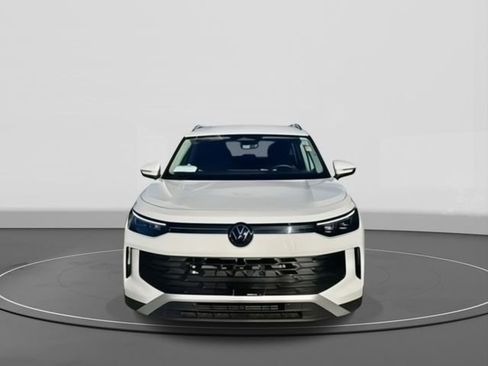 Used 2025 Volkswagen Tiguan S image 2