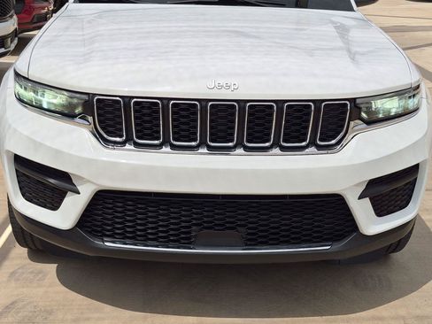 Used 2024 Jeep Grand Cherokee Laredo w/ Luxury Tech Group I AWD/4WD image 6