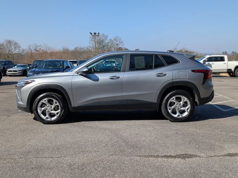 Used 2024 Chevrolet Trax LS w/ LS Convenience Package image 6