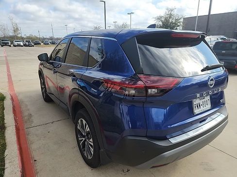 Used 2022 Nissan Rogue SV image 15