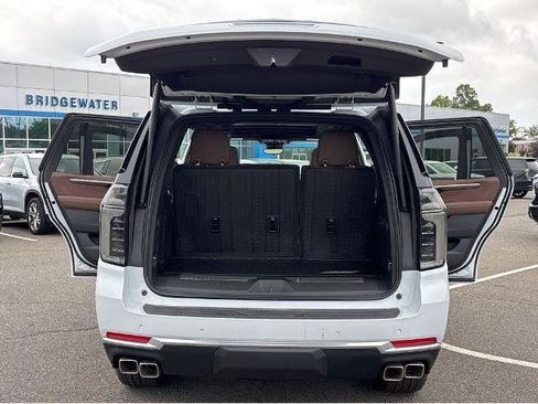 New 2026 Chevrolet Tahoe High Country AWD/4WD image 13