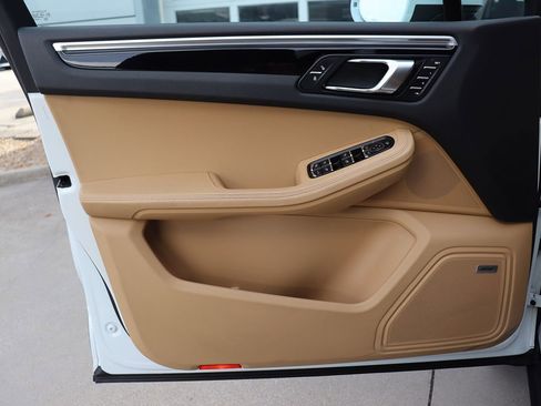 Used 2017 Porsche Macan S image 40