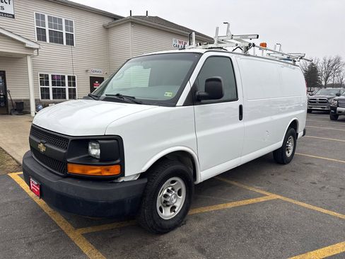 Used 2015 Chevrolet Express 2500 image 2