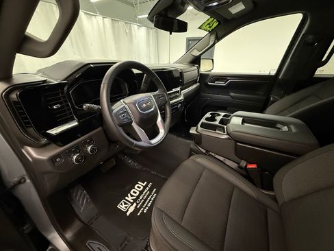 Used 2024 GMC Sierra 1500 SLE w/ Preferred Package image 11
