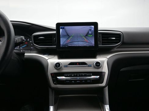 Used 2022 Ford Explorer XLT w/ Equipment Group 202A image 19