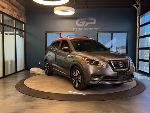 Used 2020 Nissan Kicks SR w/ Exterior Package FWD image 1