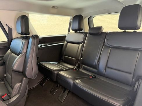 Used 2025 Ford Expedition Max Platinum AWD/4WD image 24
