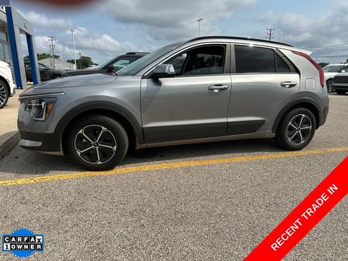 Used 2023 Kia Niro EX FWD image 2