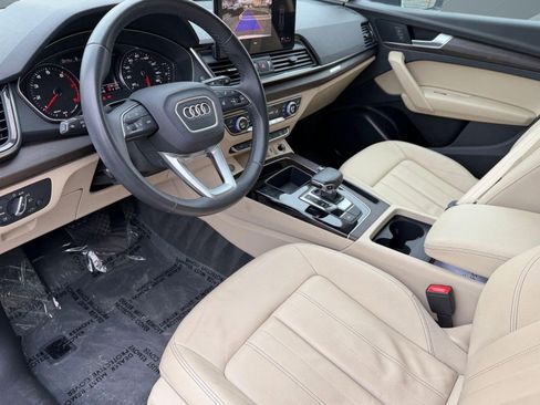 Used 2023 Audi Q5 2.0T Premium w/ Convenience Package image 4