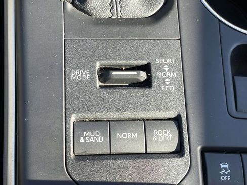 Used 2020 Toyota Highlander LE image 31