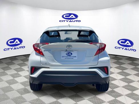 Used 2019 Toyota C-HR XLE FWD image 5