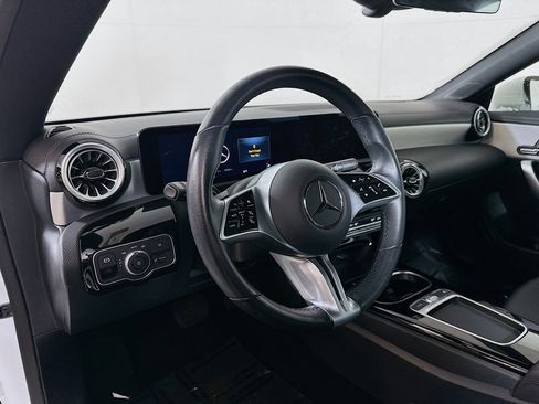 Used 2025 Mercedes-Benz CLA 250 4MATIC image 9