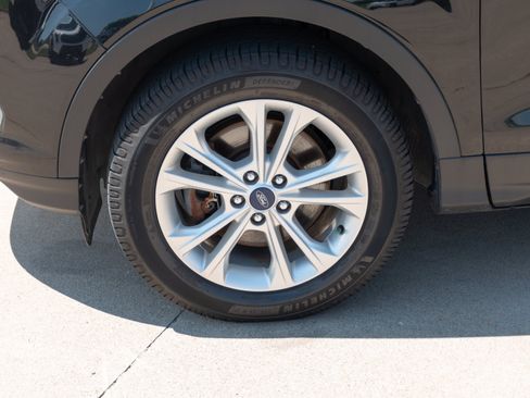 Used 2017 Ford Escape SE w/ SE Cold Weather Package AWD/4WD image 6