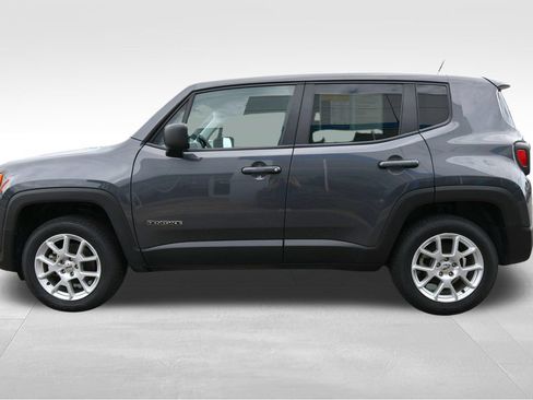 Used 2023 Jeep Renegade Latitude AWD/4WD image 4