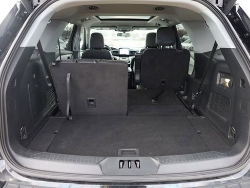 Used 2023 Ford Explorer XLT w/ Equipment Group 202A image 30