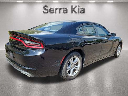 Used 2016 Dodge Charger SE RWD image 5