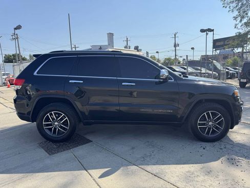 Used 2017 Jeep Grand Cherokee Limited image 4