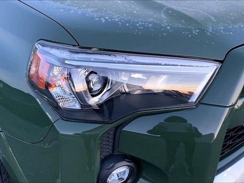 Used 2022 Toyota 4Runner TRD Off-Road Premium w/ Moonroof Package AWD/4WD image 50