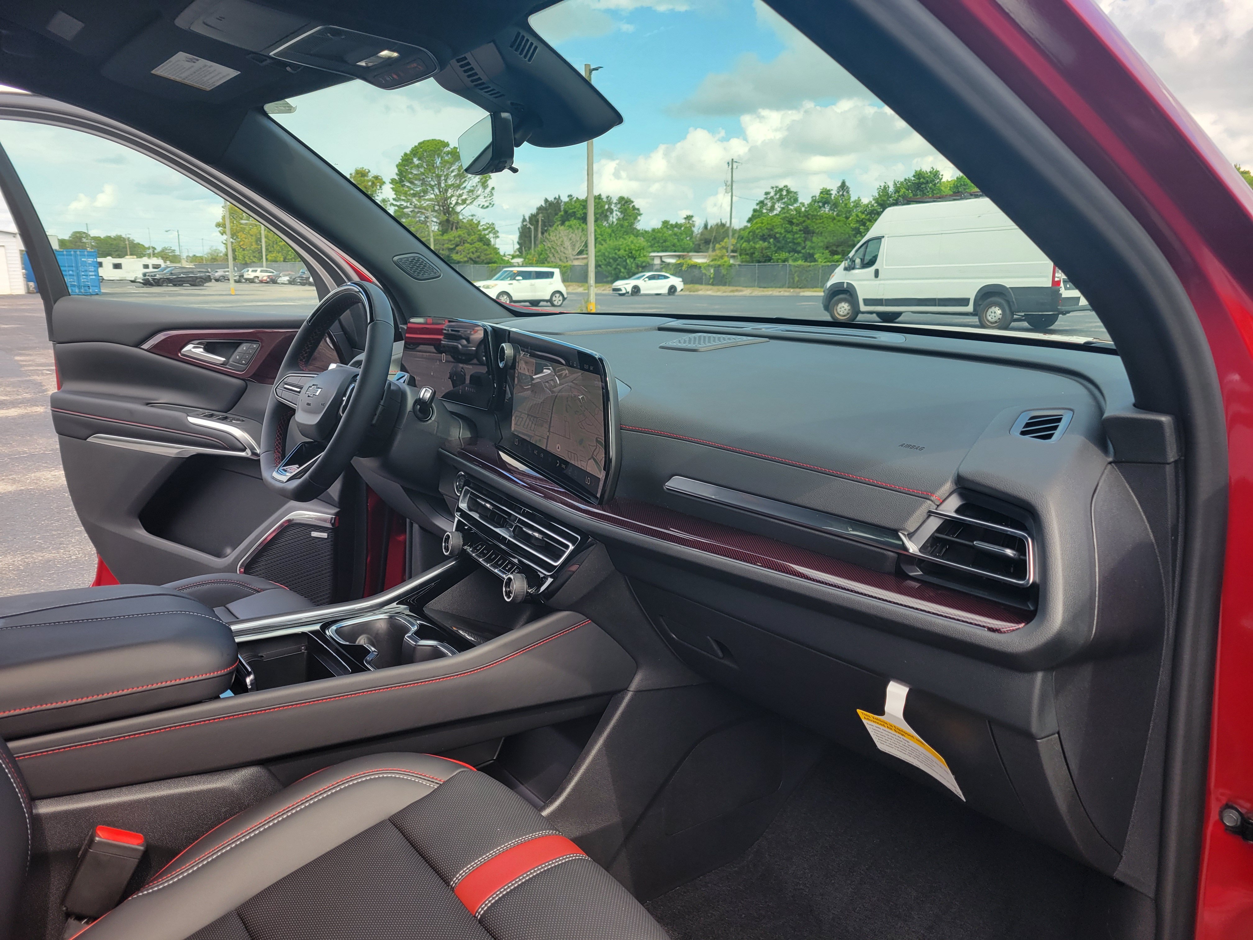 New 2027 Chevrolet Traverse RS w/ LPO, Floor Liner Package FWD image 27