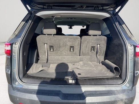 Used 2020 Chevrolet Traverse LT image 16