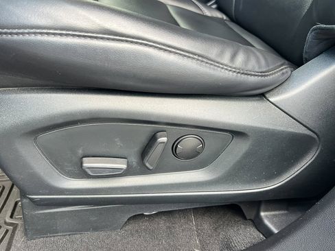 Used 2023 Ford Explorer XLT w/ Equipment Group 202A image 15