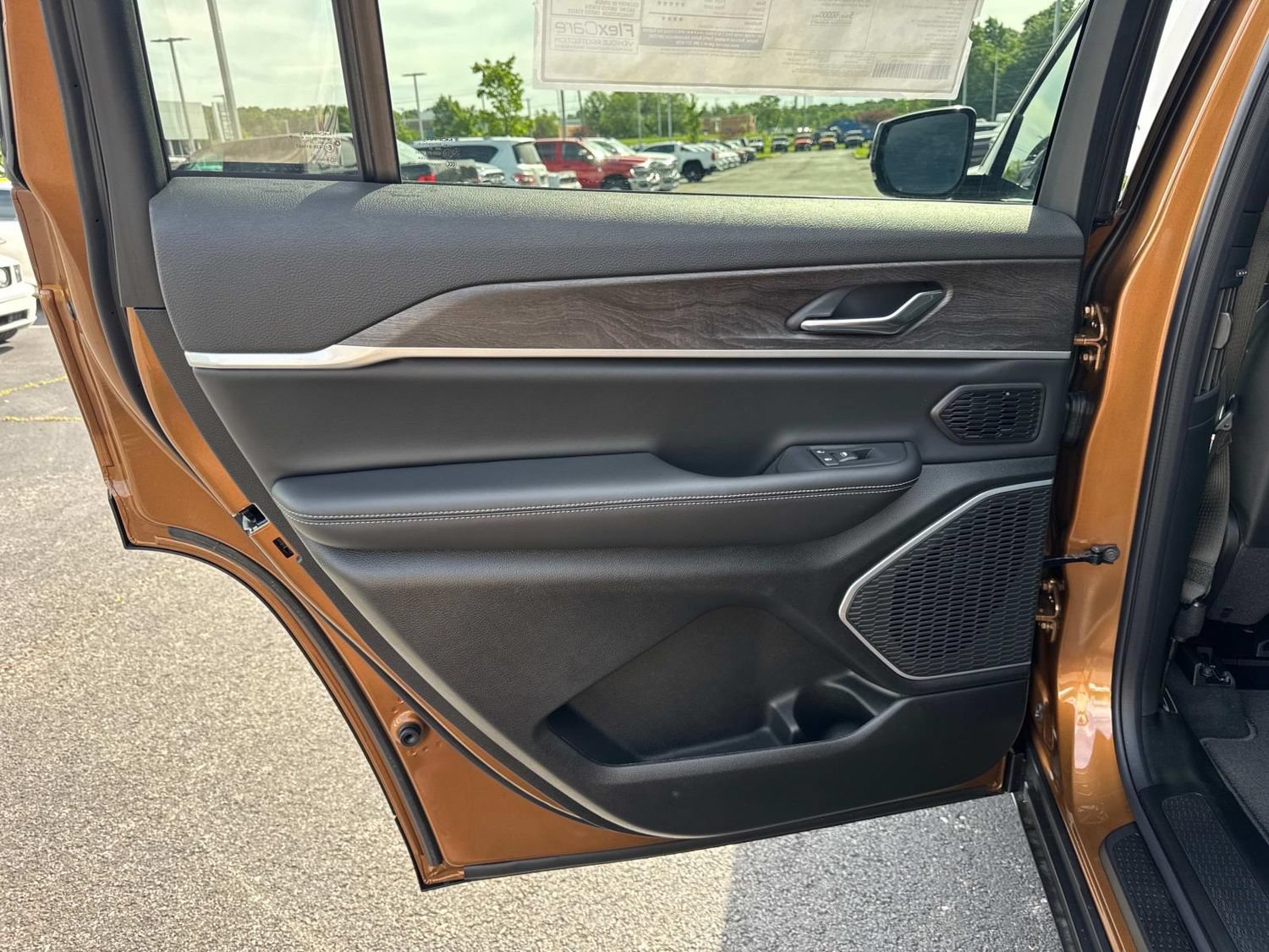 New 2026 Jeep Grand Cherokee Limited w/ Limited Altitude Package AWD/4WD image 18