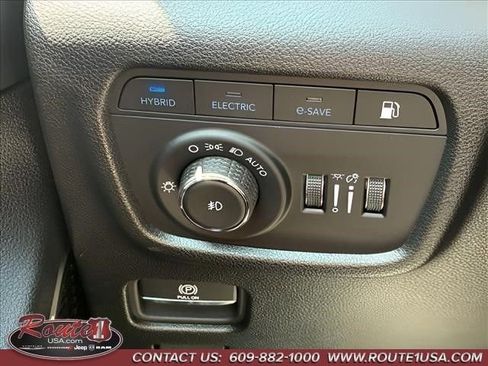 Used 2023 Jeep Grand Cherokee Trailhawk image 21