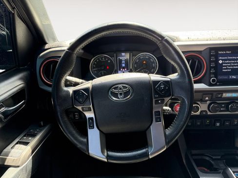 Used 2022 Toyota Tacoma Limited AWD/4WD image 12