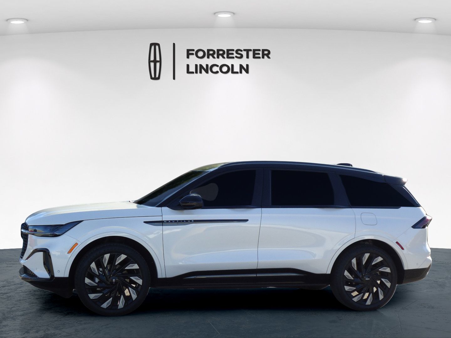 Used 2024 Lincoln Nautilus Reserve w/ Equipment Group 202A AWD/4WD image 6
