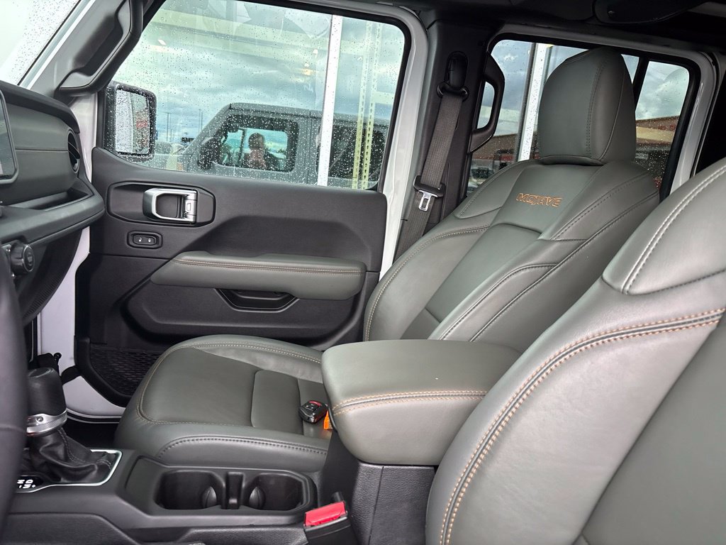Used 2025 Jeep Gladiator Mojave AWD/4WD image 14