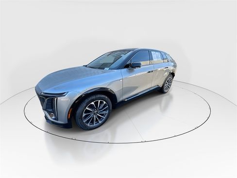 Used 2025 Cadillac Lyriq Sport image 4