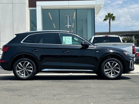 Used 2022 Audi Q5 2.0T Premium w/ Convenience Package AWD/4WD image 2
